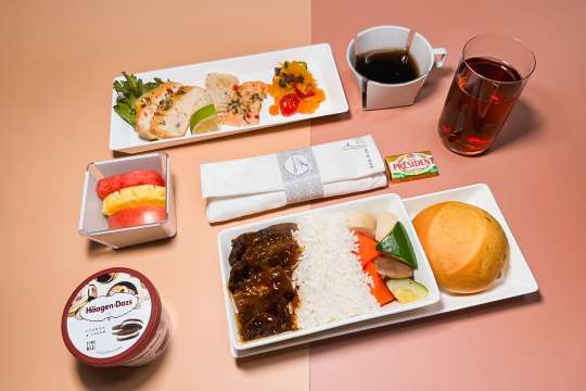 イタリア老舗「Guzzini」の食器で味わう上質な機内食・特別食