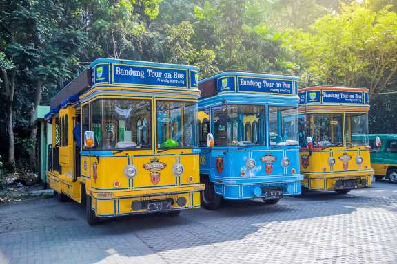 Bandros Bandung: City Tour Murah, Seru, dan Edukatif