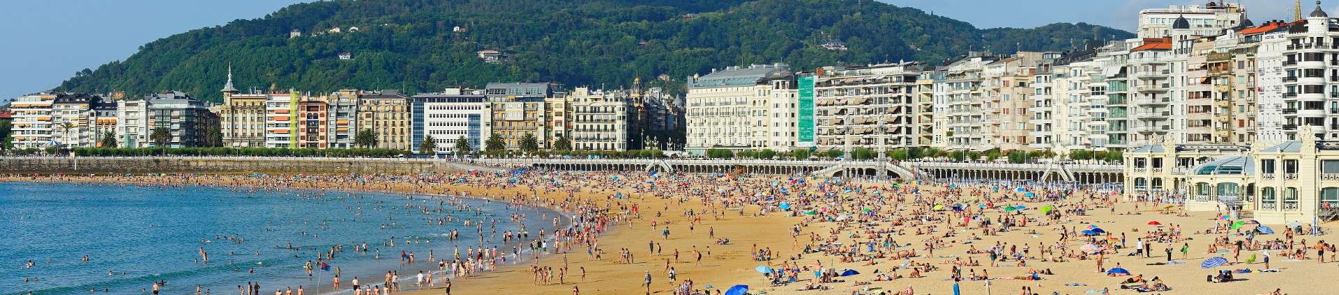 Playas del País Vasco accesibles en tren: guía y rutas
