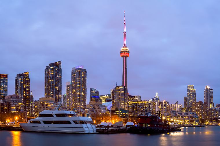 🍁 Khám Phá Canada Ngay Bây Giờ!