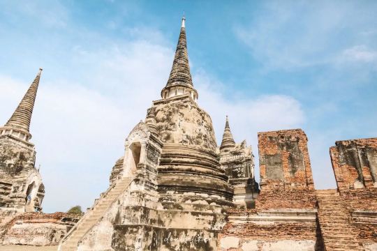 ワット・プラ・シーサンペット｜3基の仏塔が並ぶ王室寺院跡