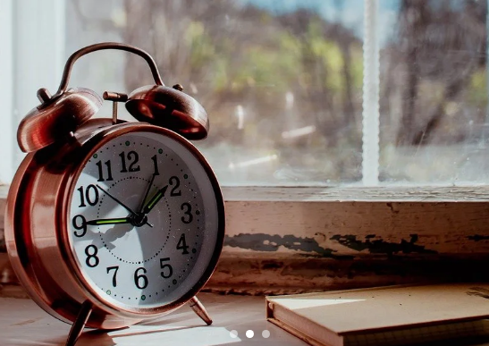 フライト中の時差ぼけの治し方：空の上でも対策！