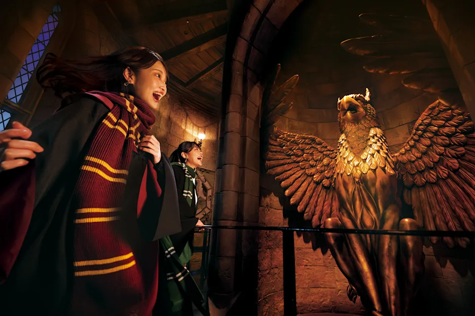 A Stroll Through the Wizarding World of Harry Potter: Hogwarts Castle