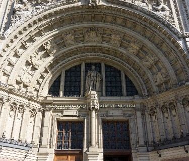 Victoria and Albert Museum by Train: What You Need to Know