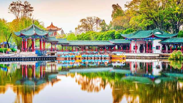 Jelajahi Tempat Menarik di Kunming
