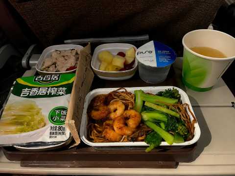 中国東方航空プレミアムエコノミーの機内サービス