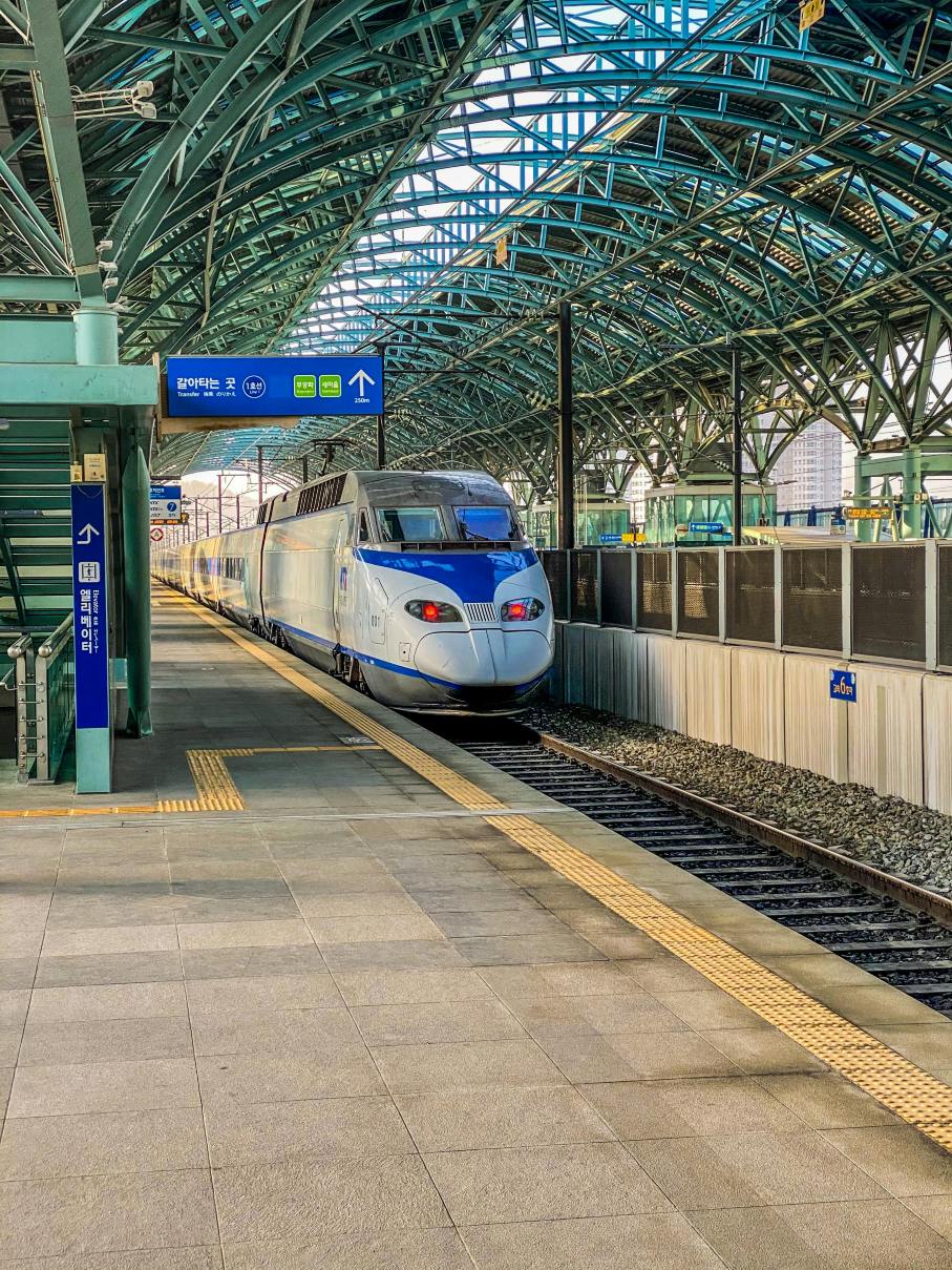Foto stok gratis arsitektur kereta api, Arsitektur modern, asan Via Pexels (by David Johnston)