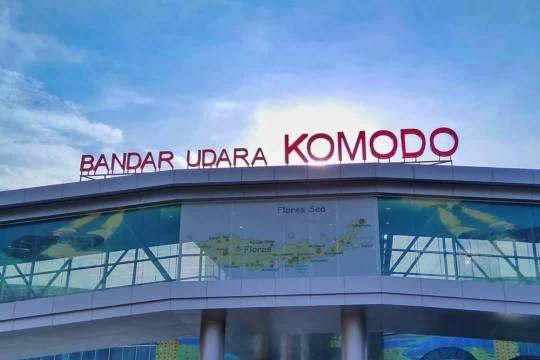 bandar udara komodo