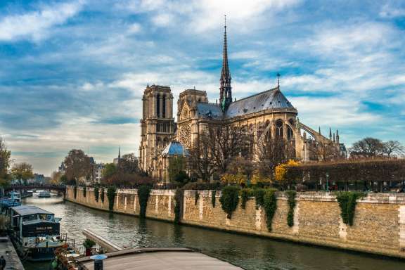 ・修復を終えたノートルダム大聖堂(Cathédrale Notre-Dame de Paris)