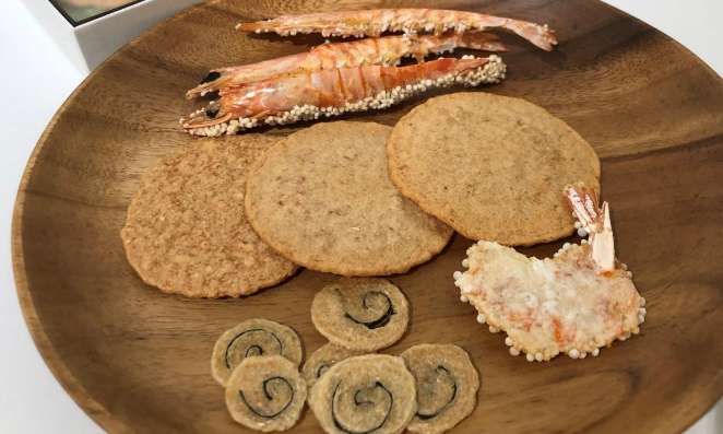 ヘテ製菓のオマクッ（エビせんべい）