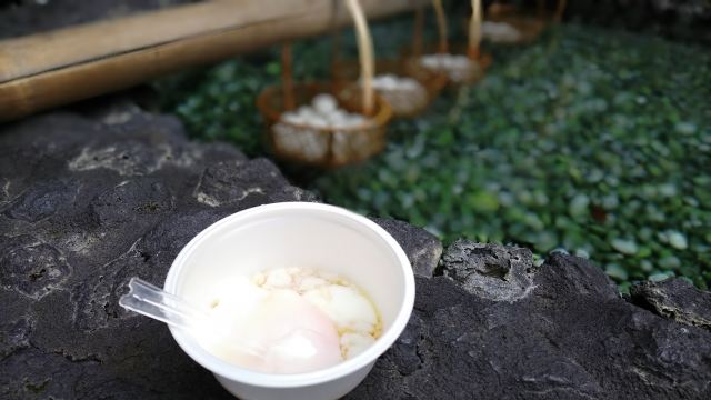 温泉たまごソフト&温泉たまご|湯畑ならではの味を体験