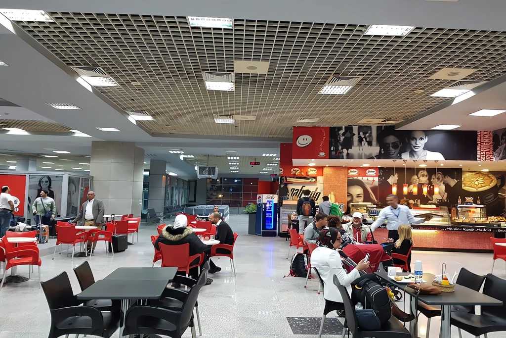 مطاعم وكافيهات مطار الغردقة