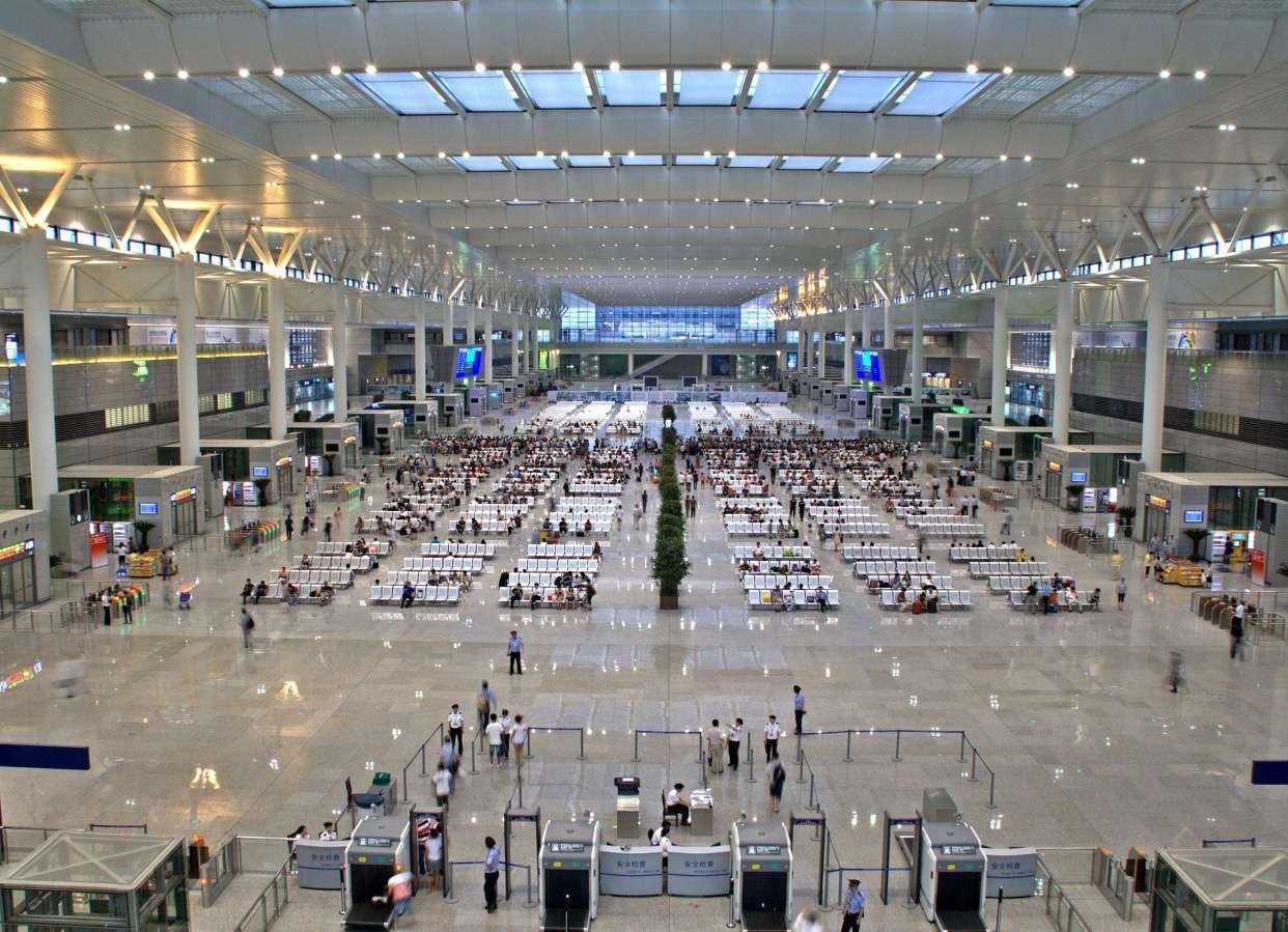 Interior image of Shanghai Hongqiao Railway Station