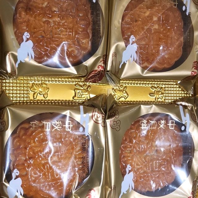 5. Kue Bulan Kanton: Tradisi Manis dari Guangzhou