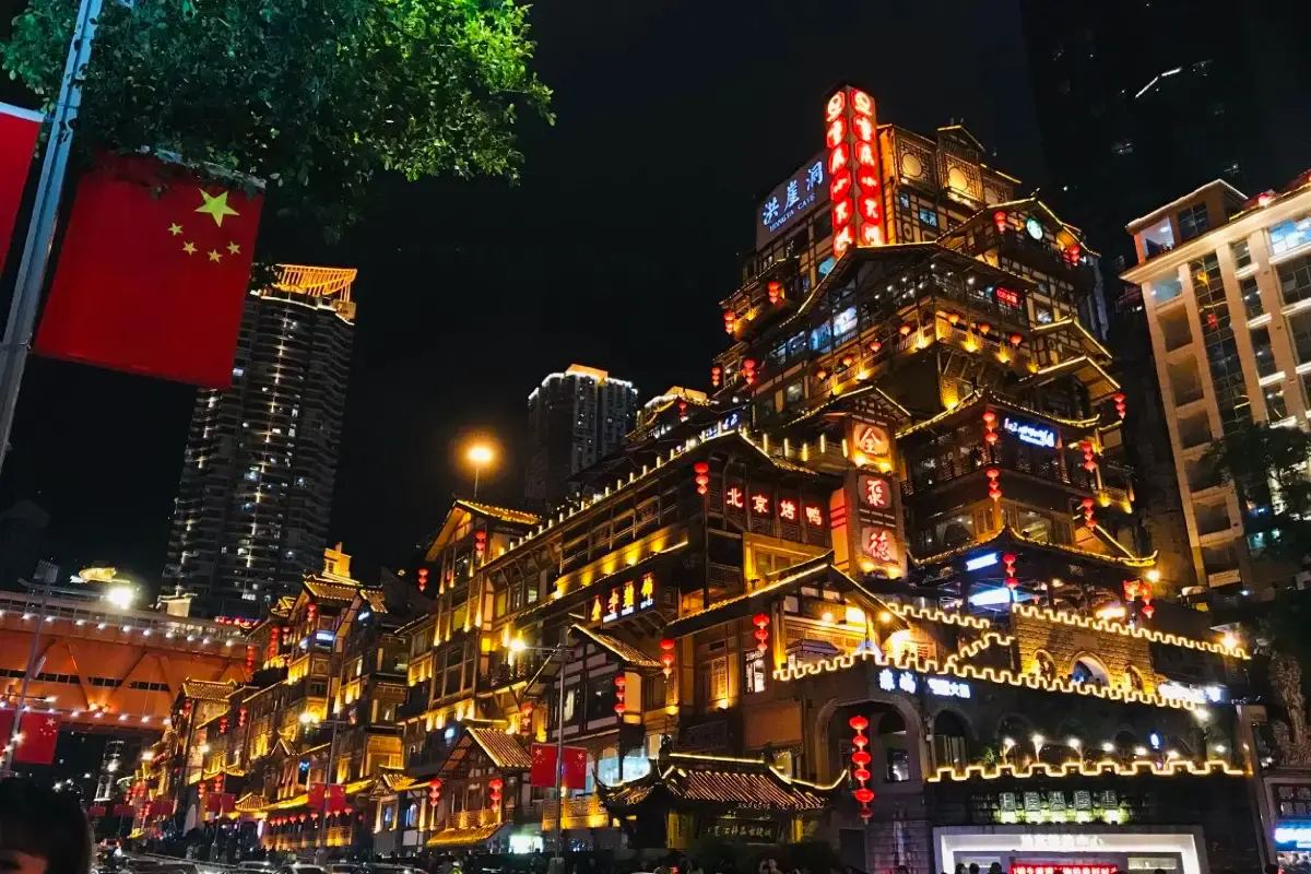 重慶の洪崖洞に行くならTrip.comのチケットで