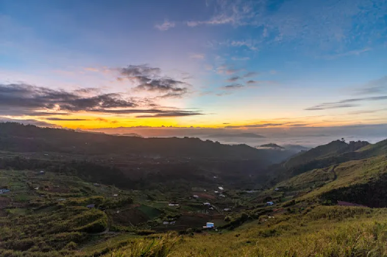 Sosodikon Hill Peak Flatform