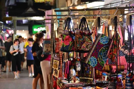 เชียงรายไนท์บาซาร์ เชียงราย : ร้านขายสินค้าพื้นเมืองในเชียงรายไนท์บาซาร์ (แหล่งที่มาของภาพ: chiangrai108)