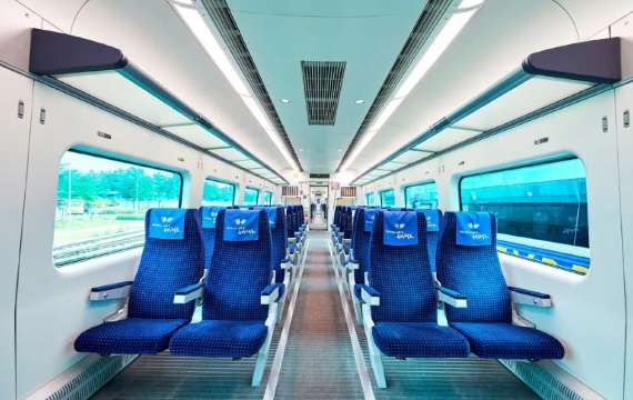 ที่นั่งบนรถไฟด่วน AREX