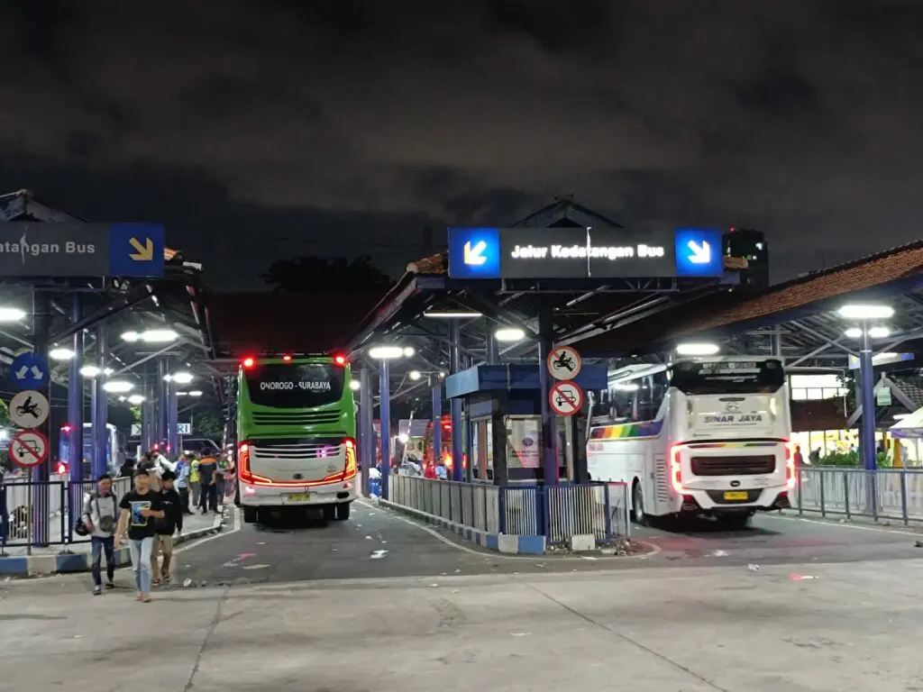 Jakarta ke Surabaya dengan Bus