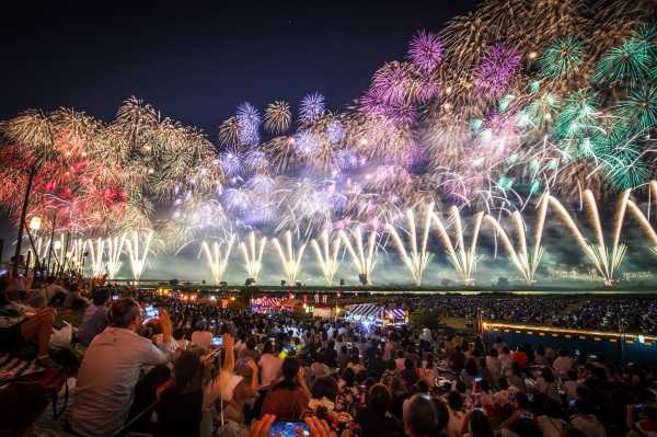 A Coloforl Nagaoka Fireworks Festival (Niigata)