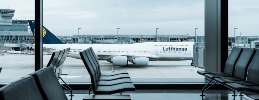 Should You Leave the Airport During a Layover? Domestic vs. international