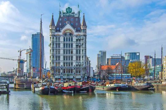 Pilih Transportasi Amsterdam ke Rotterdam Sesuai Kebutuhan Anda