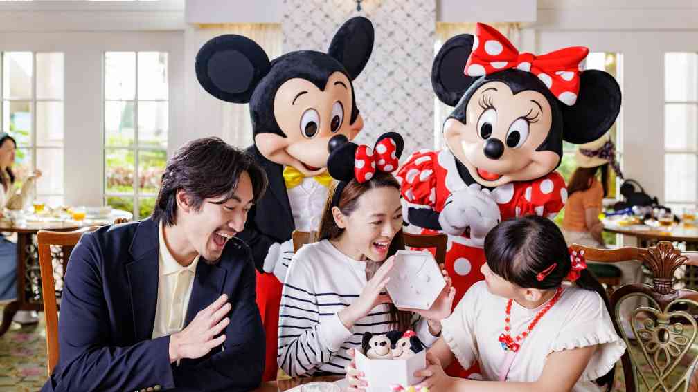 Disney Birthday Offer 5: Dine with Disney Characters