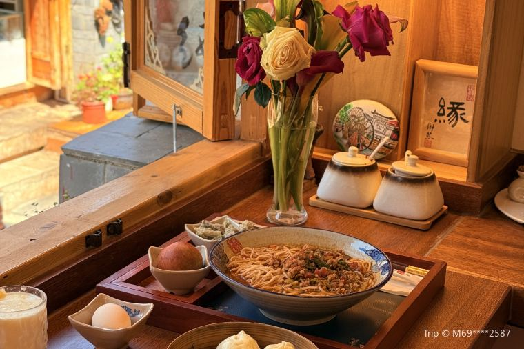 5. Savor the Unique Flavors of Yunnan Rice Noodles 🍜