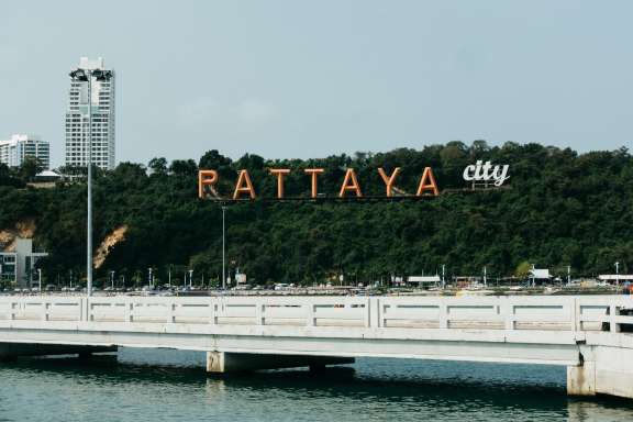 バンコクからパタヤへの鉄道はのんびりローカル旅が叶う