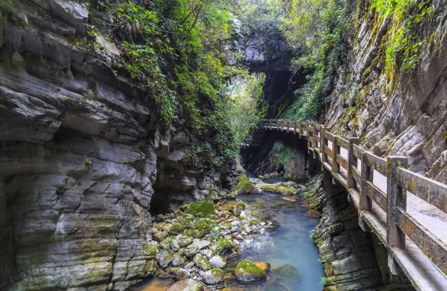 How Weather Affects Chongqing's Main Attractions