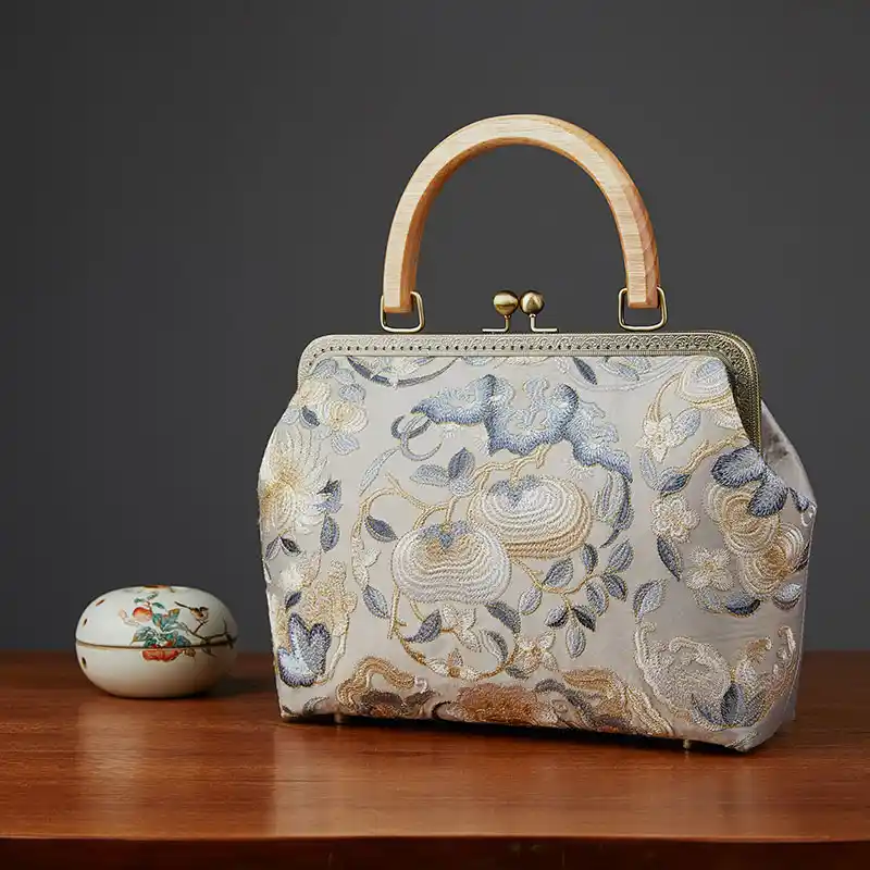 กระเป๋าปักลายจีน