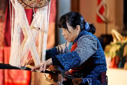 ผ้าปักลวดลายจ้วง (Zhuang Brocade)