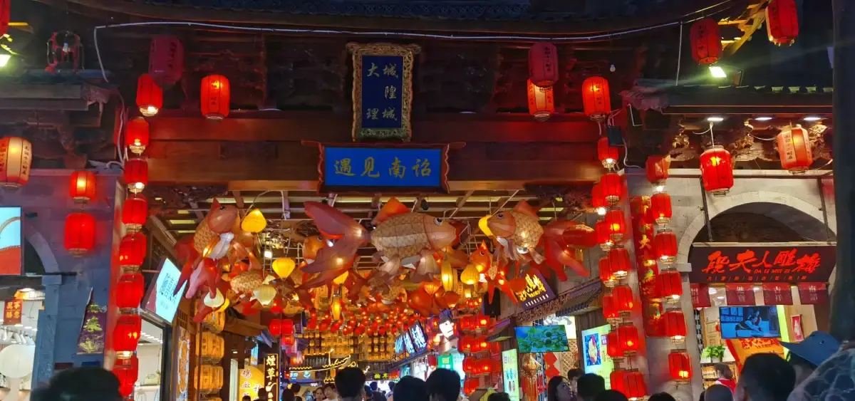 ถนนคนเดินในเมืองโบราณต้าหลี่