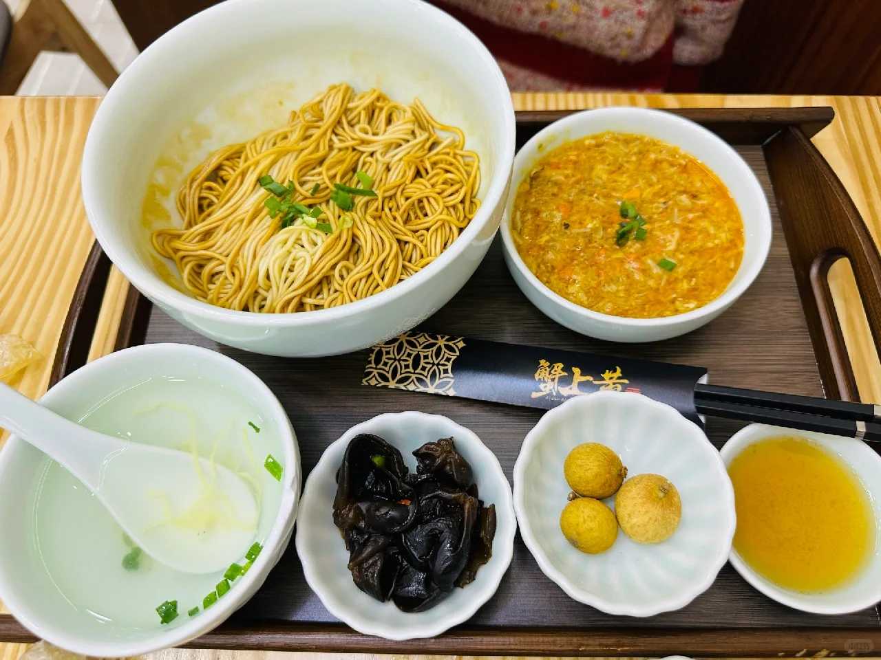 蟹上黄・蟹黄面館