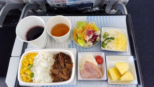 エバー航空のエコノミーで提供される機内食