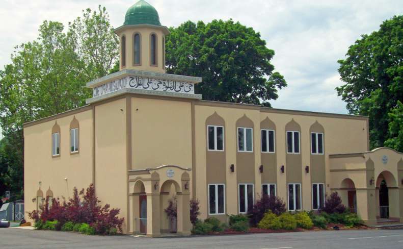 masjib dekat Bandara Ngurah Rai
