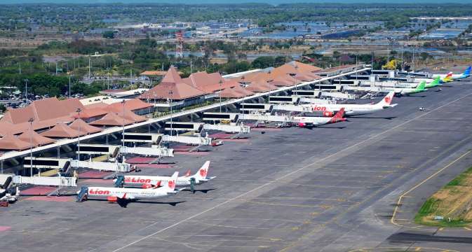 Naik Pesawat dari Jakarta ke Surabaya