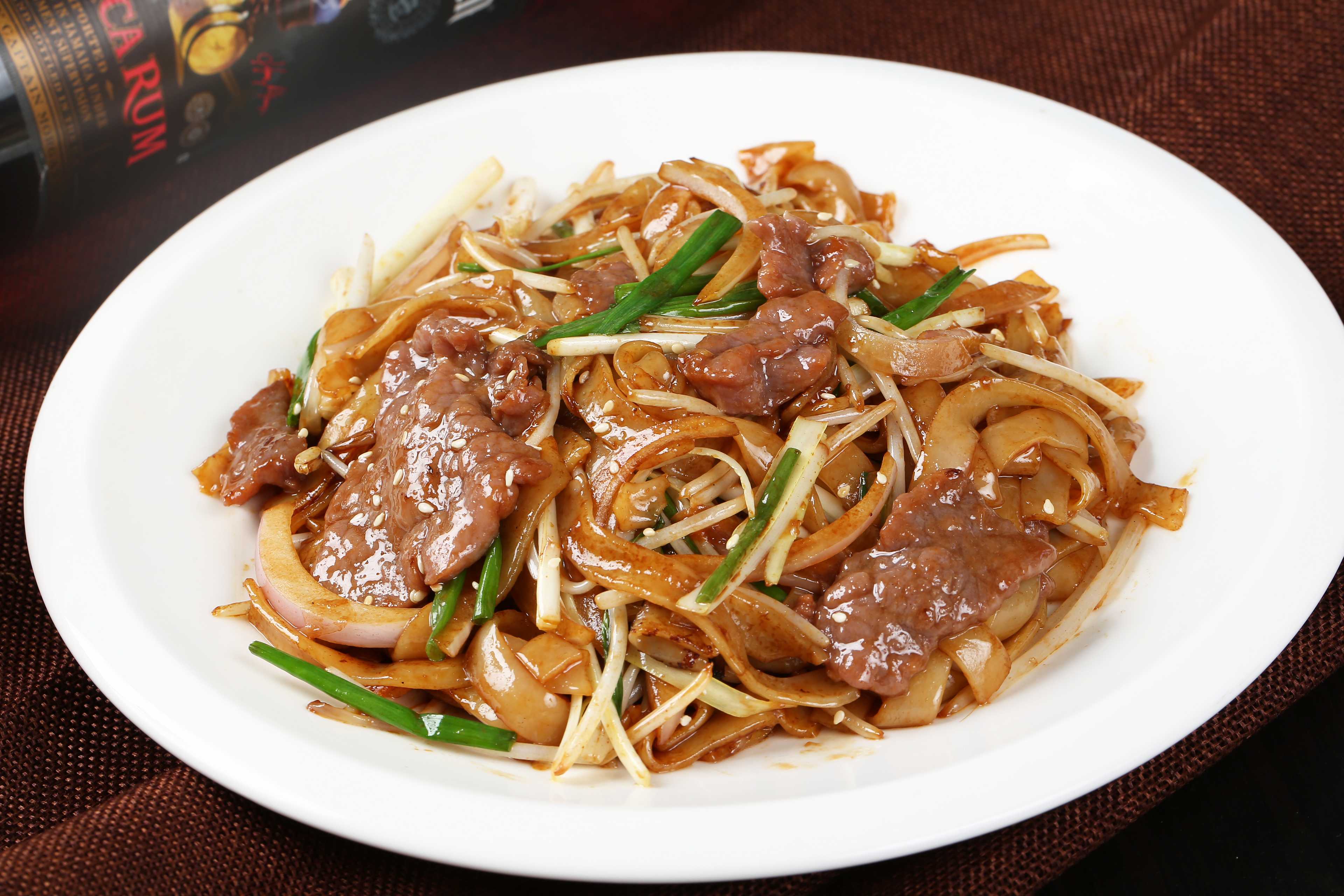 Halal Stir-Fried Rice Noodles with Beef
