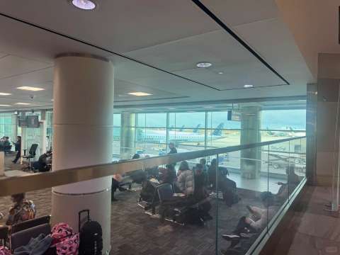 トロント・ピアソン空港の乗り継ぎ待ち時間の過ごし方