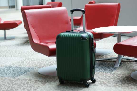 アメリカン航空の機内持ち込みは手荷物1個と身の回り品1個まで