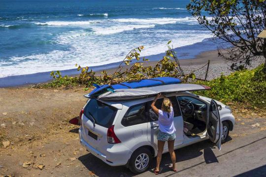 Sewa Mobil dan Mengemudi Sendiri