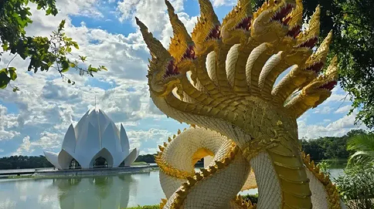 อุโบสถดอกบัวกลางน้ำ วัดสันติวนาราม อุดรธานี 
