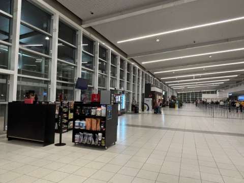 パース空港での乗り継ぎの所要時間目安