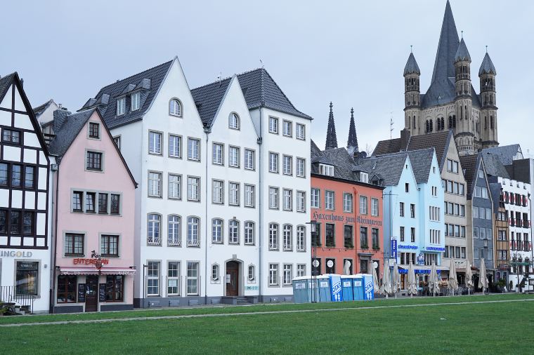 Köln_Old Street along Rhine