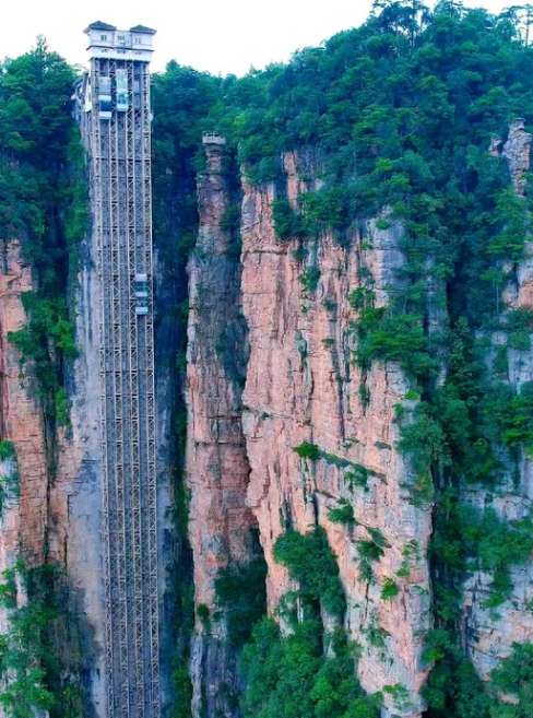 What Makes Tianmen Mountain So Special
