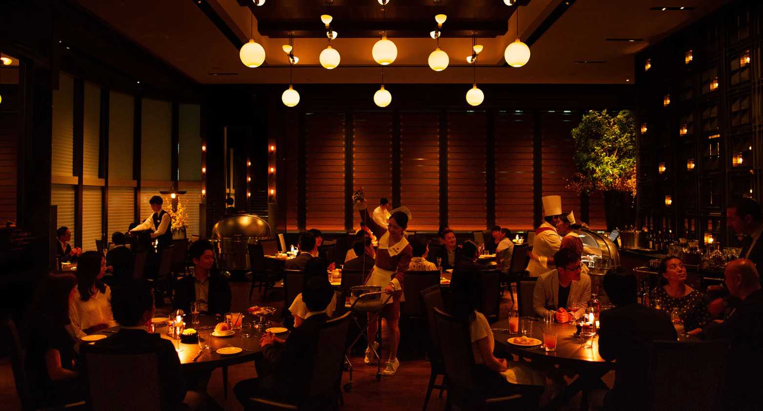 「ロウリーズ・ザ・プライムリブ 赤坂」でわいわい豪快ディナー