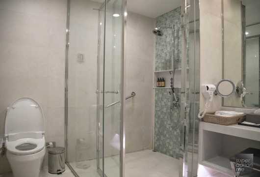 Shower at Suvarnabhumi Airport