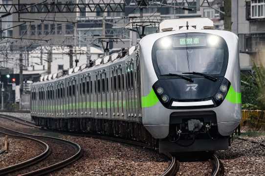 Taipei to Taichung by Taiwan Railway