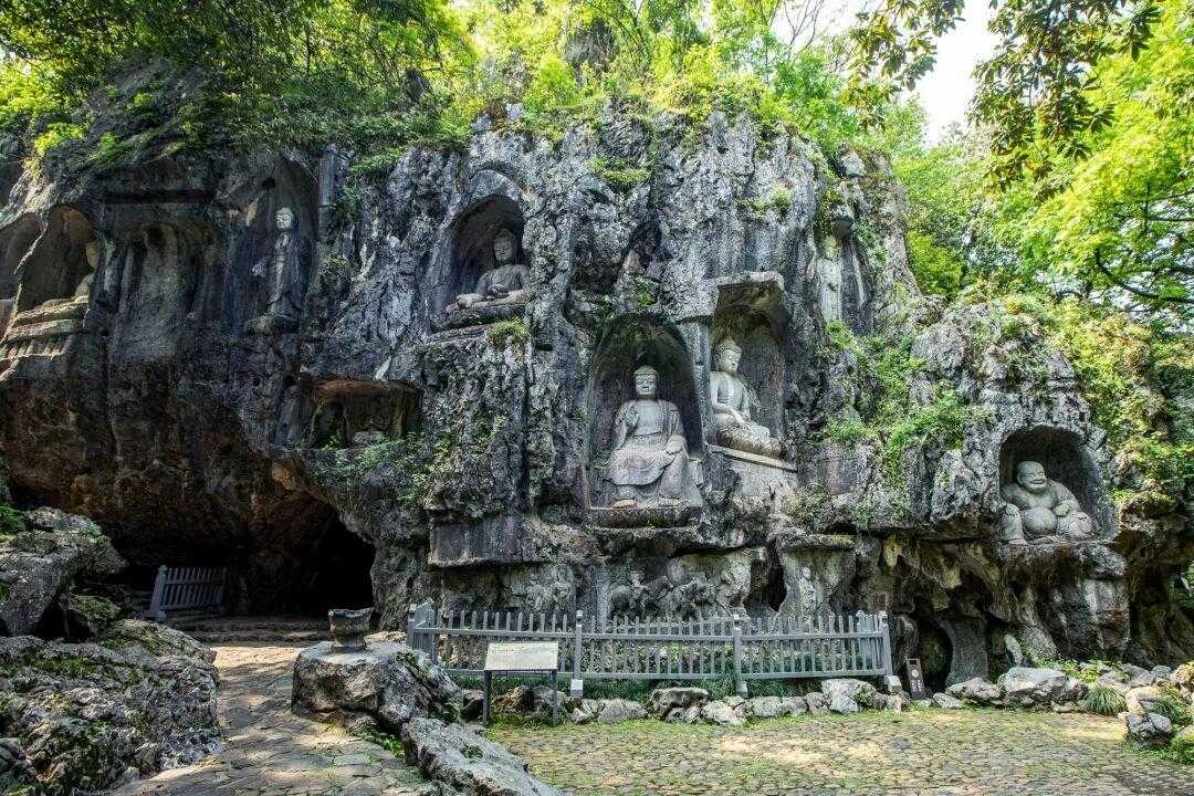 Mengunjungi Lingyin Temple dan Feilai Peak