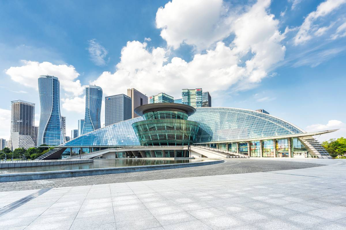 10. Enjoy a Captivating Performance at the Hangzhou Grand Theatre 🎭